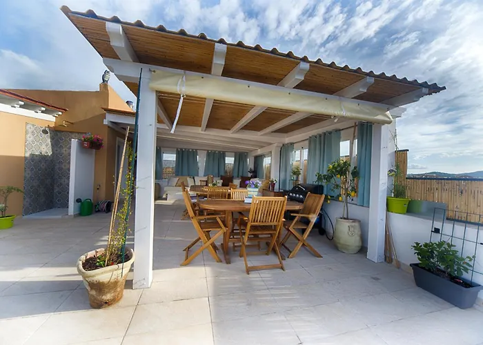 Terrace Center בית הארחה 3*