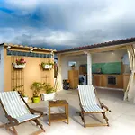 And Rooftop Terrace Center بيت ضيافة