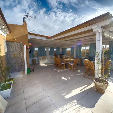 بيت ضيافة And Rooftop Terrace Center أولبيا